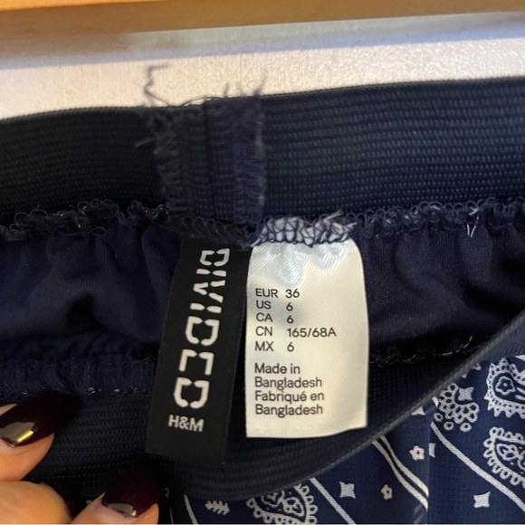 H&M sheer bandana print skirt, size 6 - Picture 3 of 9